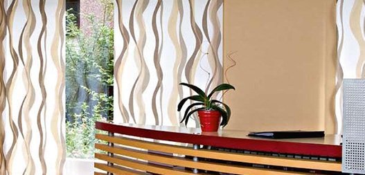 Flächenvorhänge im Arbeitsbereich