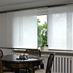 Flächenvorhänge mit floralem Muster